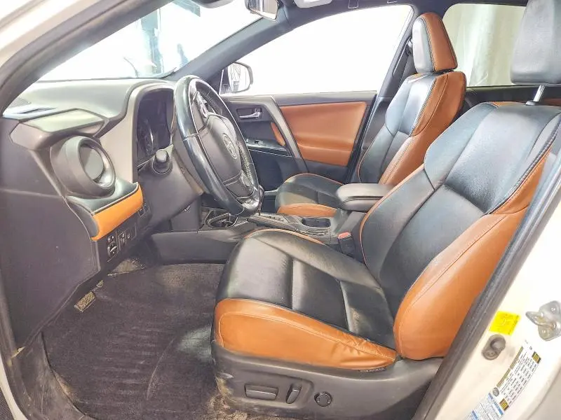 2016 TOYOTA RAV4 SE  