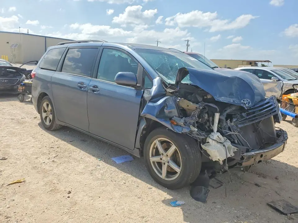 2016 TOYOTA SIENNA LE  