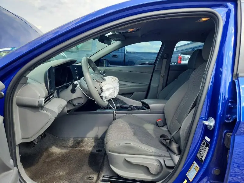 2021 HYUNDAI ELANTRA SE  