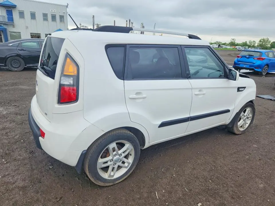 2011 KIA SOUL +  