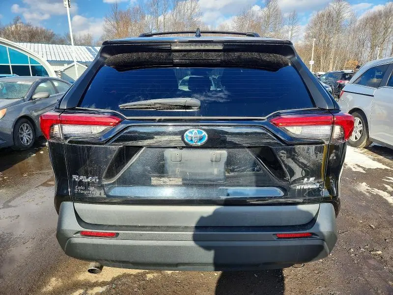 2020 TOYOTA RAV4 LE  