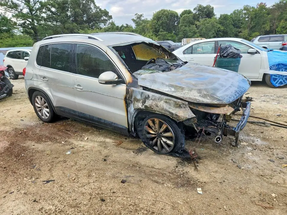 2011 VOLKSWAGEN TIGUAN S  