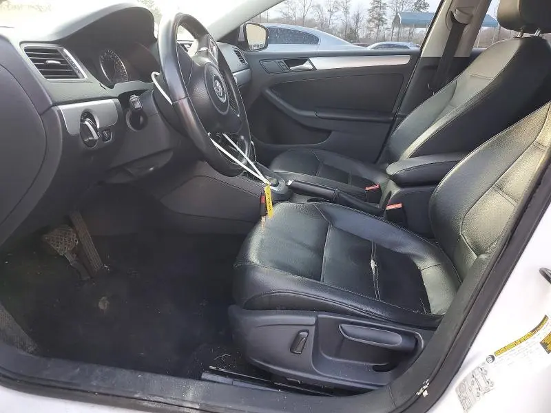 2013 VOLKSWAGEN JETTA SE  