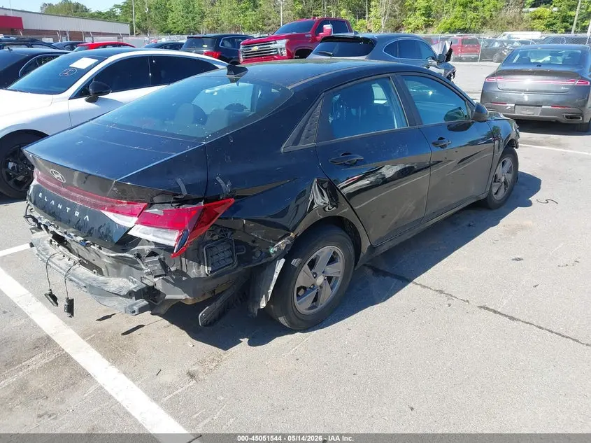2024 HYUNDAI ELANTRA SE