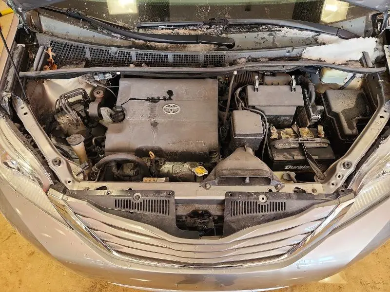 2016 TOYOTA SIENNA XLE  