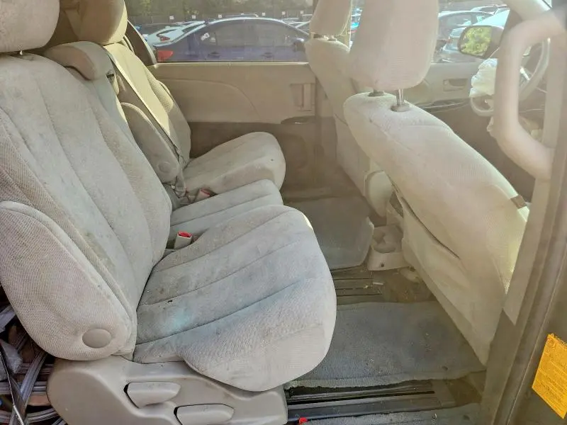 2013 TOYOTA SIENNA LE  
