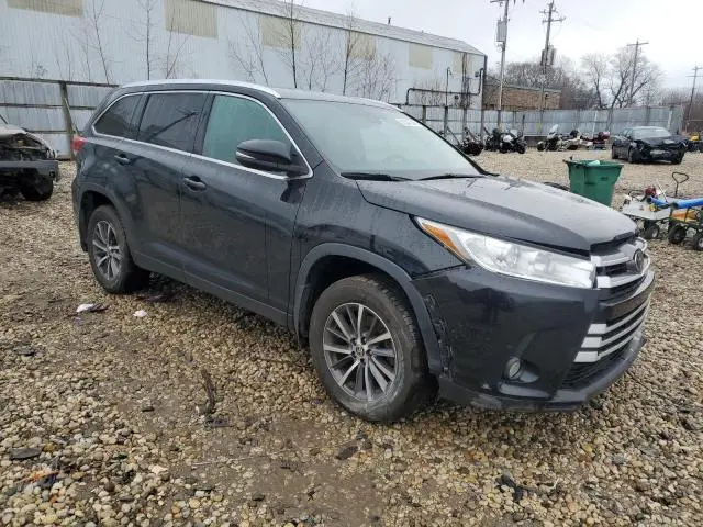2019 TOYOTA HIGHLANDER SE  