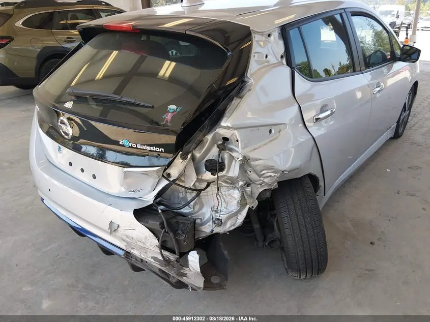 2021 NISSAN LEAF SV 40 KWH