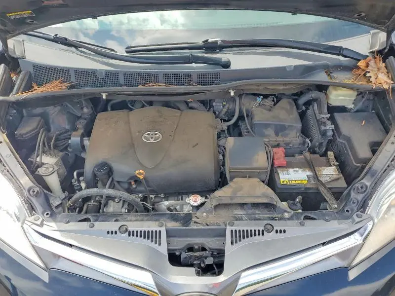 2018 TOYOTA SIENNA XLE 8-PASSENGER  