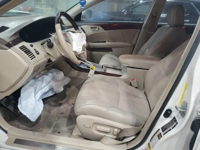 2010 TOYOTA AVALON XL