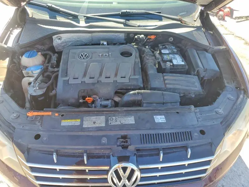 2013 VOLKSWAGEN PASSAT SE  