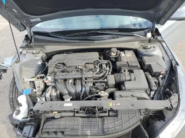 2022 HYUNDAI ELANTRA SE  