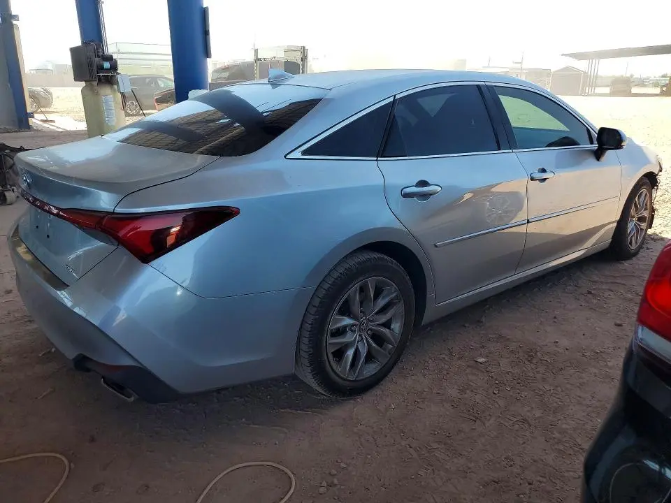 2020 TOYOTA AVALON XLE  