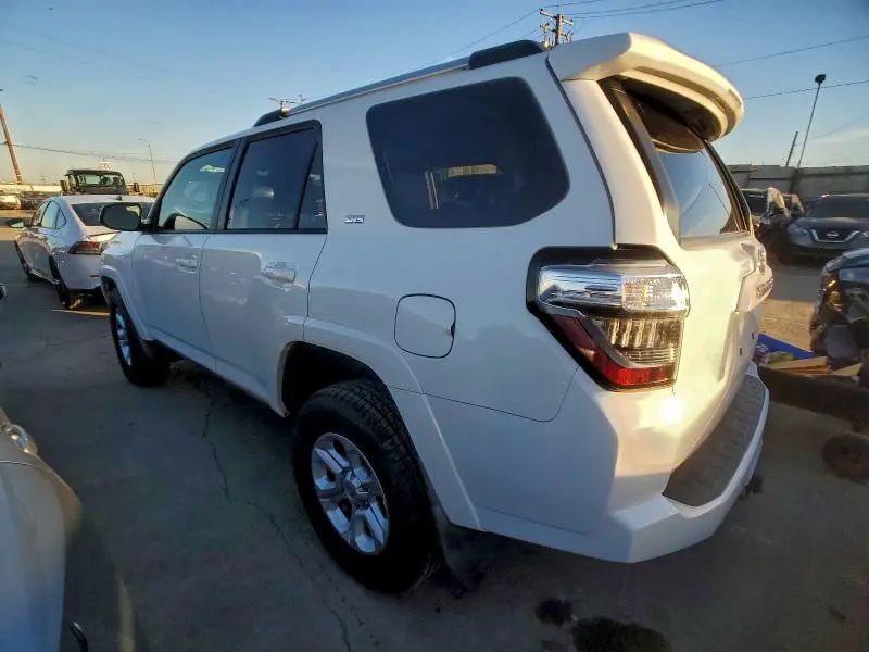 2022 TOYOTA 4RUNNER SR5  