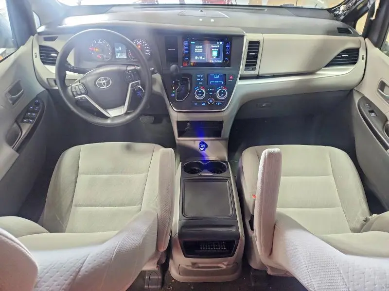 2017 TOYOTA SIENNA LE 8-PASSENGER  