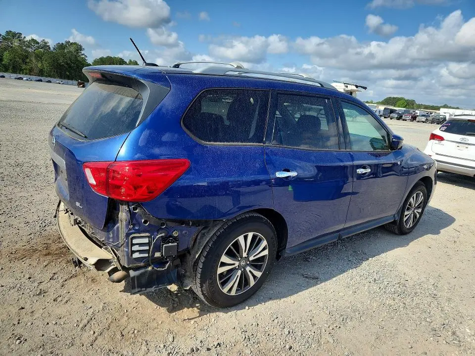 2017 NISSAN PATHFINDER SL  