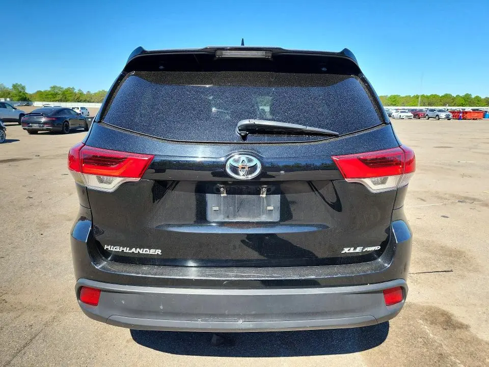 2019 TOYOTA HIGHLANDER XLE  