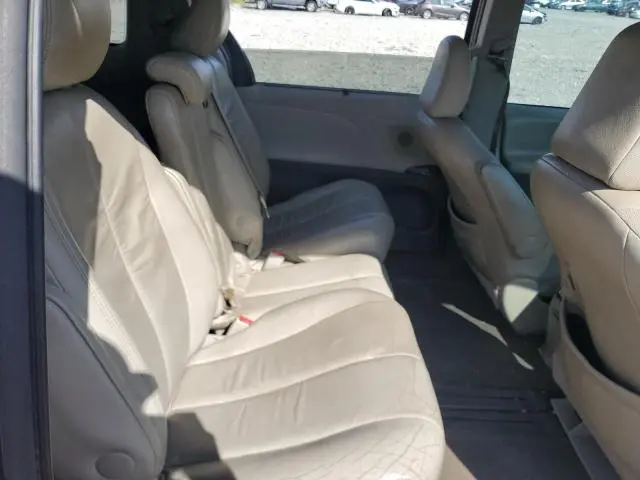 2012 TOYOTA SIENNA XLE  