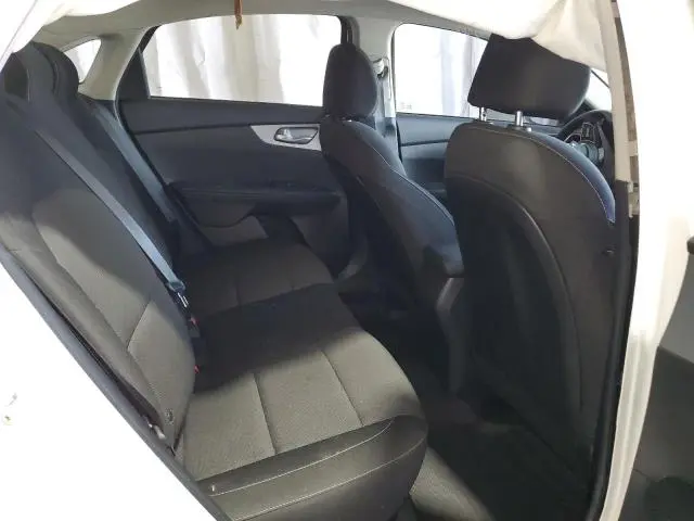 2023 KIA FORTE LX  