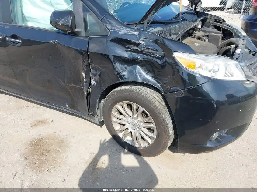 2015 TOYOTA SIENNA XLE 8 PASSENGER