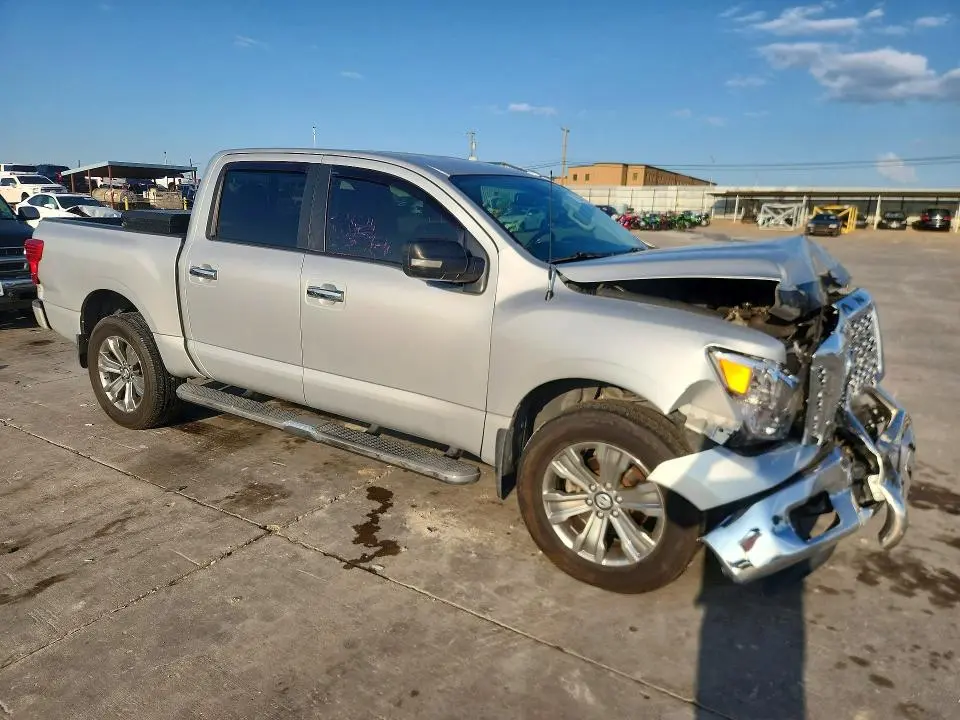 2018 NISSAN TITAN SV  