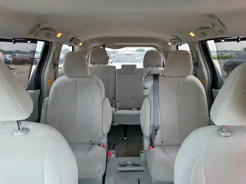 2014 TOYOTA SIENNA LE  