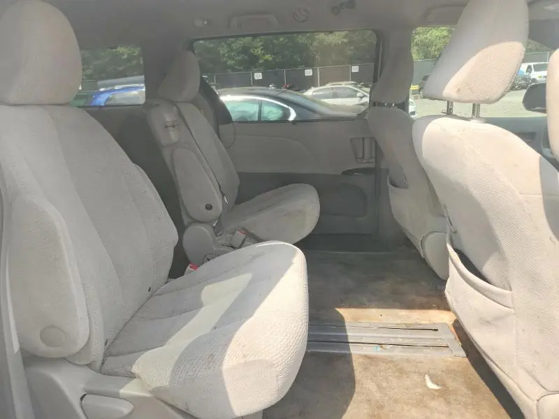 2011 TOYOTA SIENNA LE  