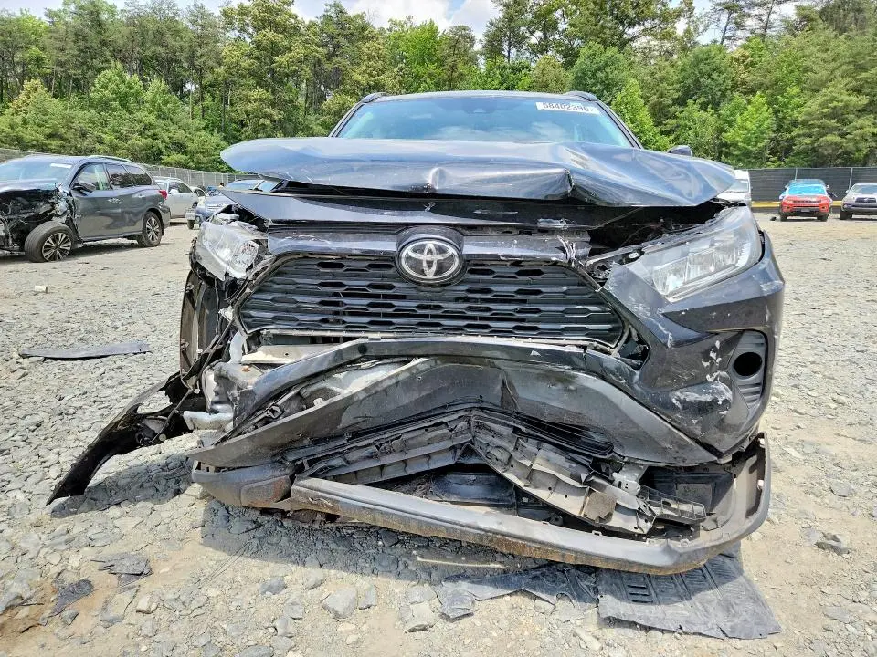 2020 TOYOTA RAV4 XLE  