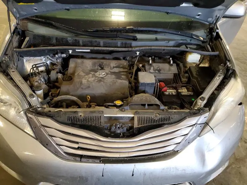 2016 TOYOTA SIENNA XLE 8-PASSENGER  