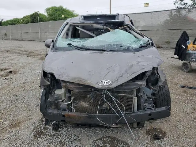 2013 TOYOTA SIENNA XLE  