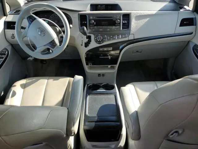 2013 TOYOTA SIENNA LE  