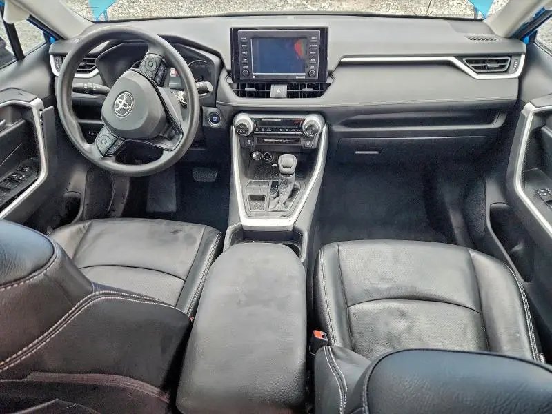 2021 TOYOTA RAV4 XLE  