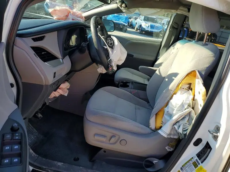 2016 TOYOTA SIENNA LE 8-PASSENGER  