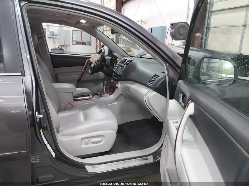 2013 TOYOTA HIGHLANDER LIMITED V6