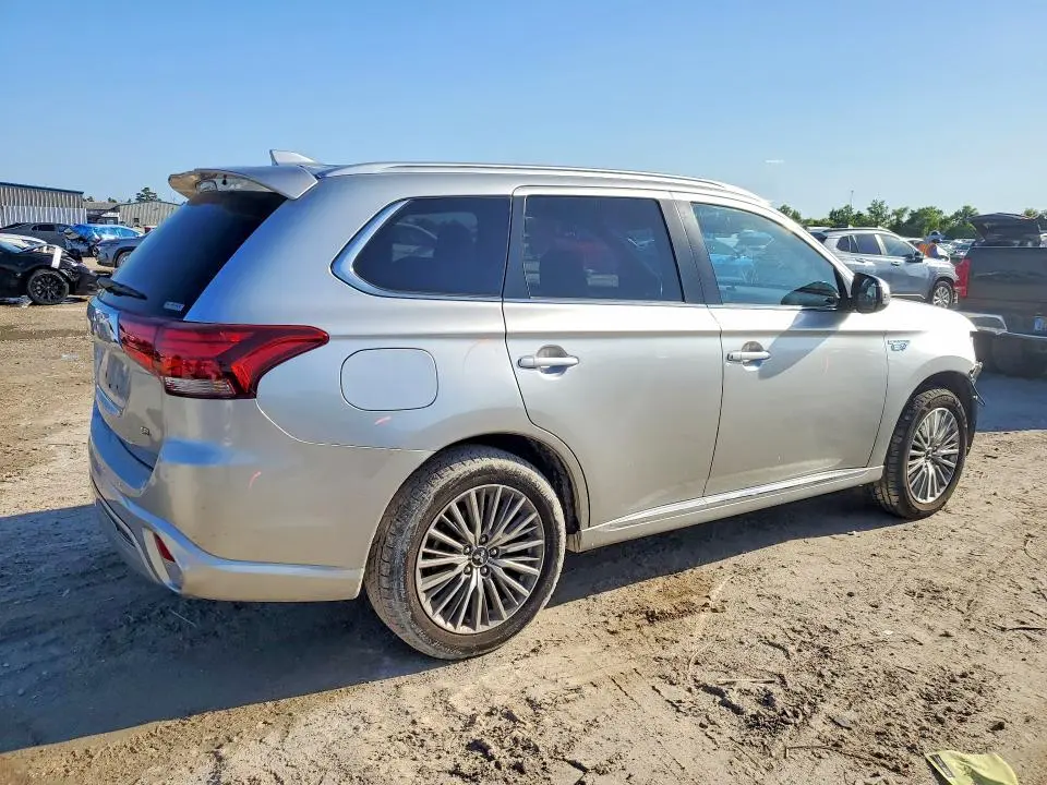 2022 MITSUBISHI OUTLANDER   