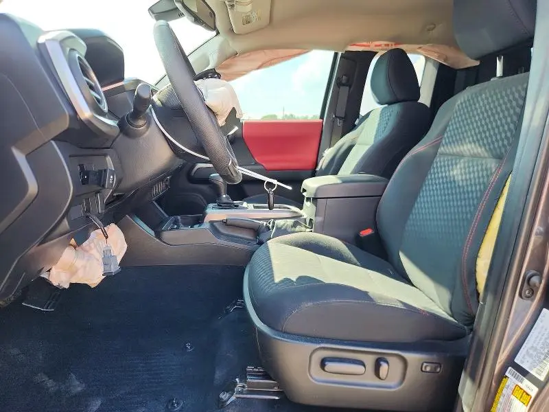 2022 TOYOTA TACOMA SR5 V6  
