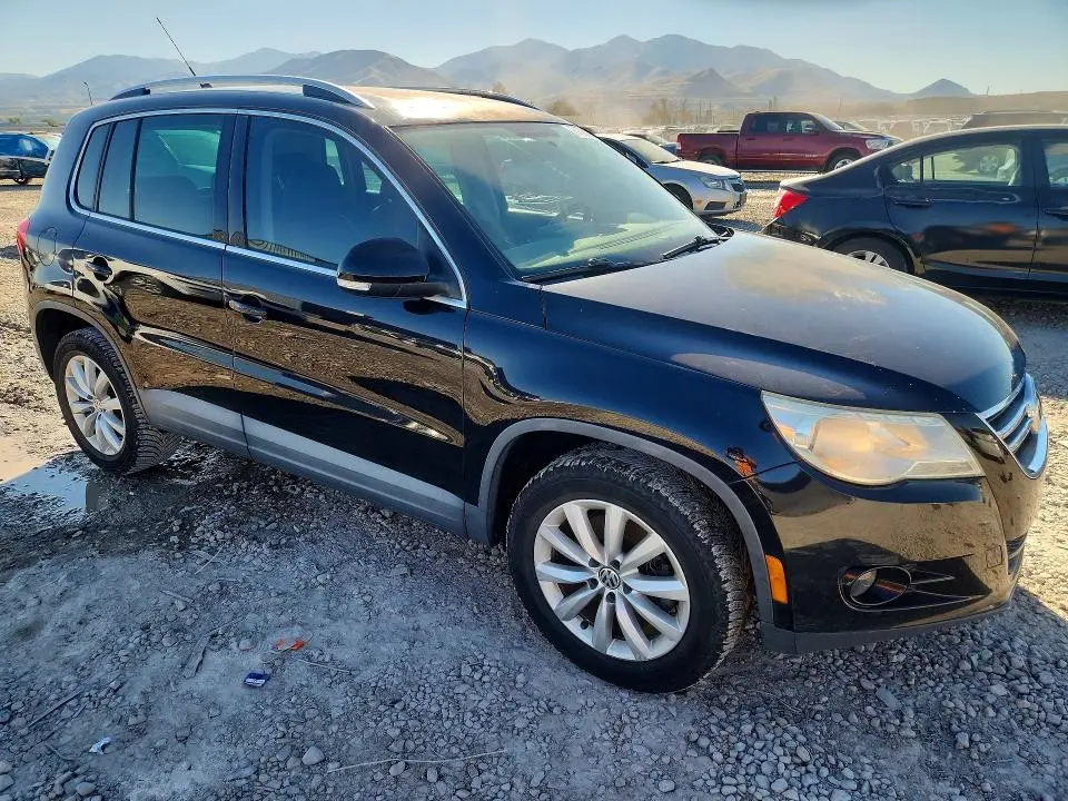 2011 VOLKSWAGEN TIGUAN S  