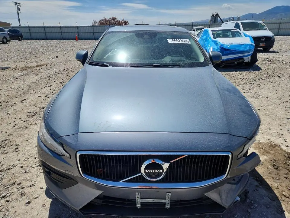 2019 VOLVO S60 T6 MOMENTUM  