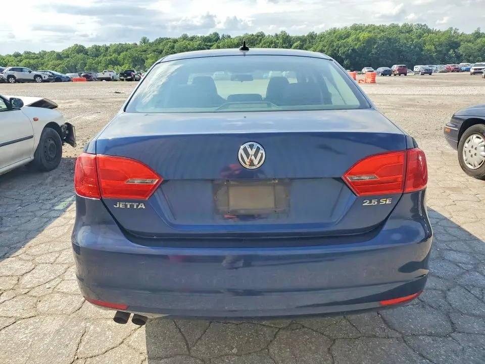2011 VOLKSWAGEN JETTA SE  