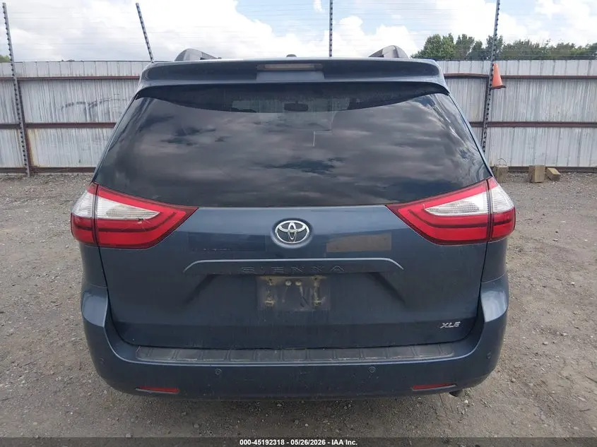 2015 TOYOTA SIENNA XLE 8 PASSENGER