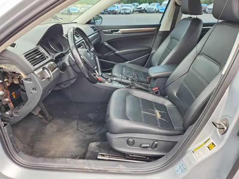 2017 VOLKSWAGEN PASSAT SE  