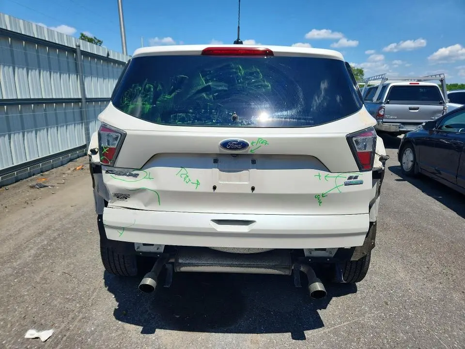 2017 FORD ESCAPE SE  