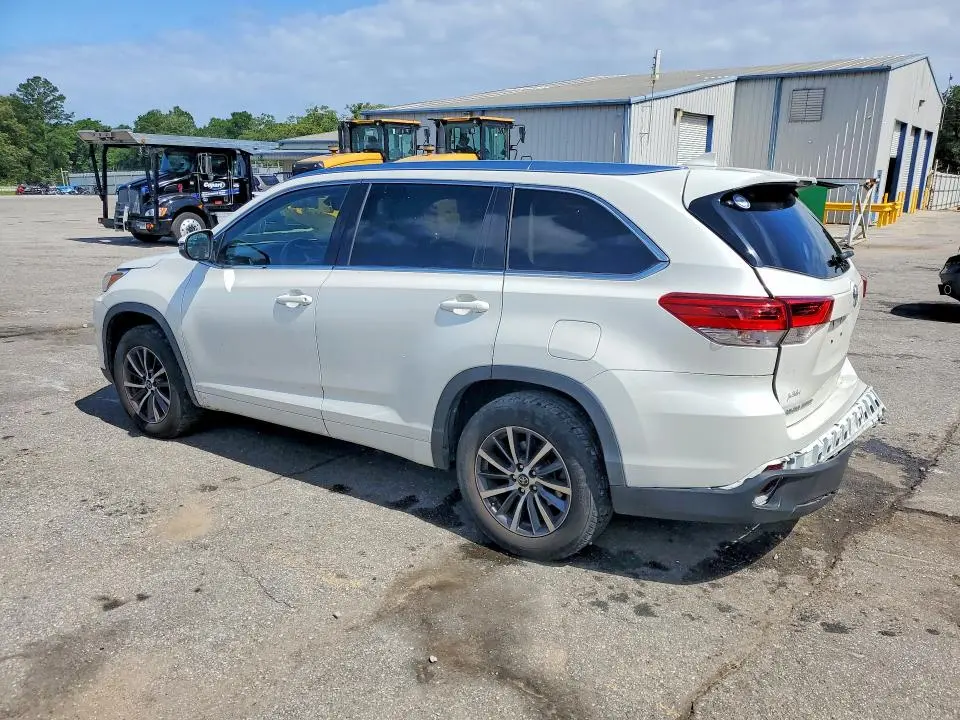 2017 TOYOTA HIGHLANDER XLE  