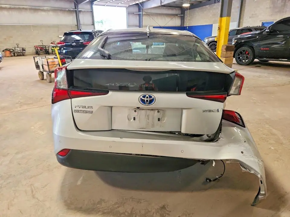 2019 TOYOTA PRIUS LE  