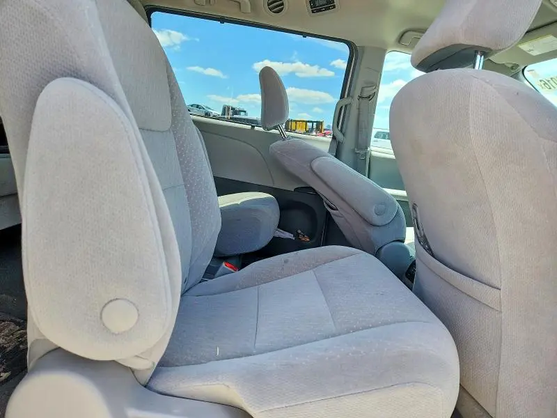 2019 TOYOTA SIENNA LE/XLE  