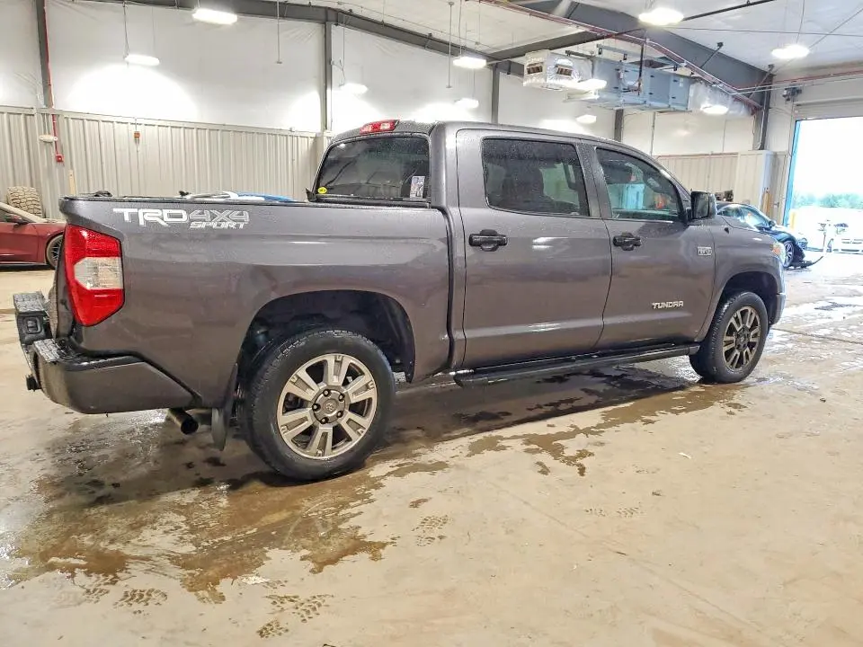 2018 TOYOTA TUNDRA CREWMAX SR5  