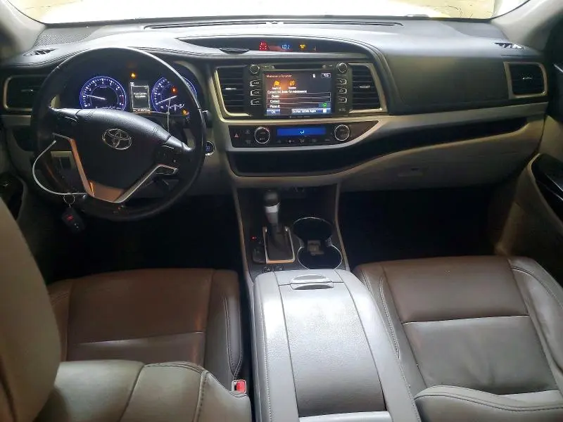 2018 TOYOTA HIGHLANDER SE  