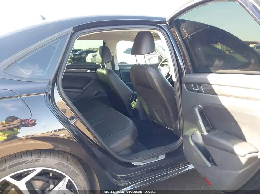 2020 VOLKSWAGEN PASSAT 2.0T R-LINE