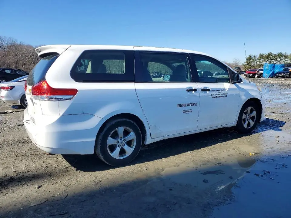 2014 TOYOTA SIENNA L 7-PASSENGER  