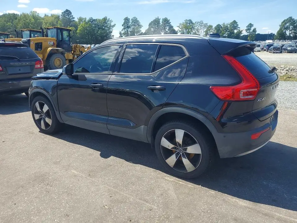 2019 VOLVO XC40 T5 MOMENTUM  